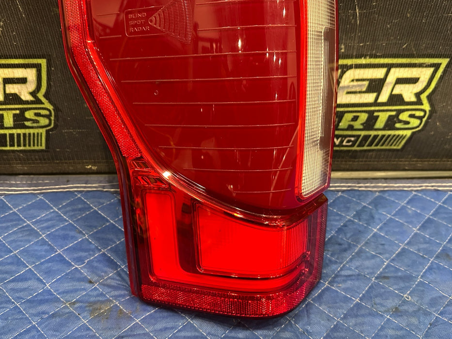 2020-2022 FORD F350 F450 DRIVER LEFT LED TAIL LIGHT OEM *MINT CONDITION*