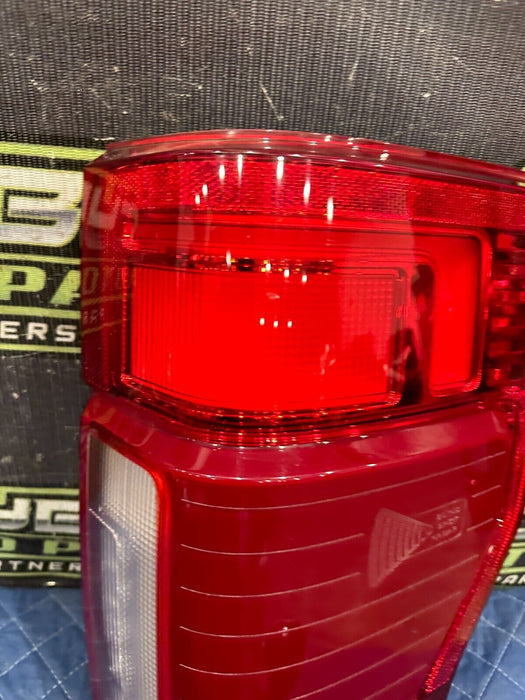 2020-2022 FORD F250 F350 F450 PASSENGER RIGHT LED TAIL LIGHT OEM *MINOR SCUFF*