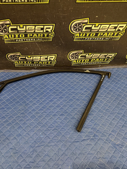 2024 BMW M3 M4 G80 G82 FRONT RIGHT DOOR SEAL OEM 7407403