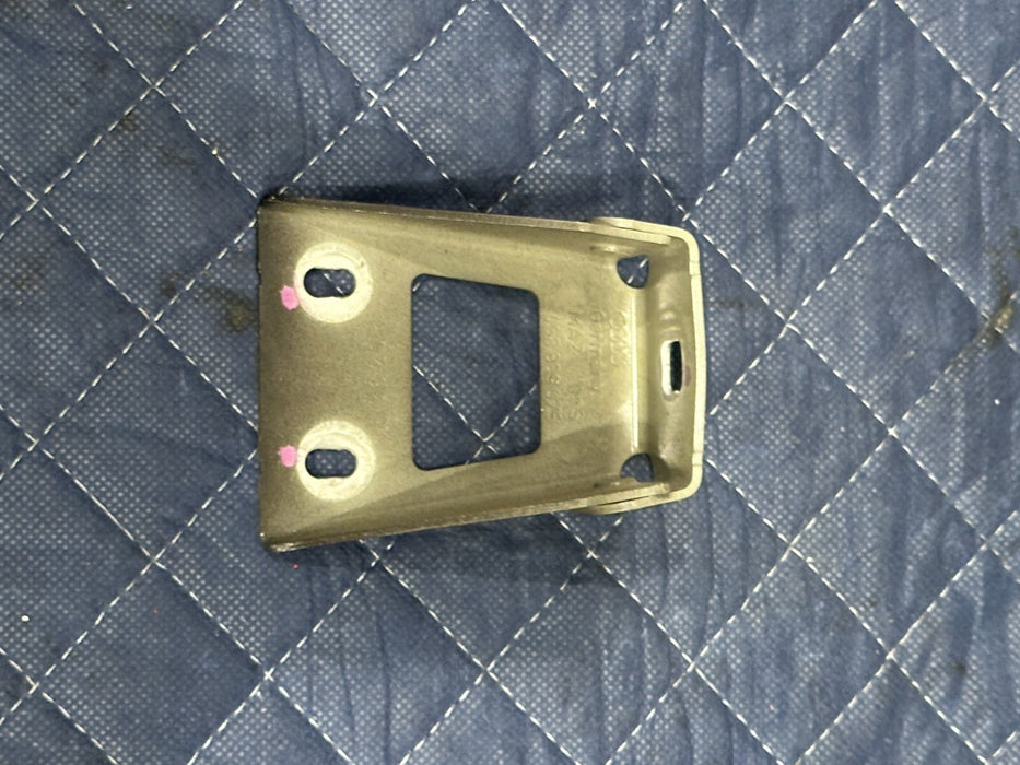 2021 AUDI R8 REAR RIGHT QUARTER PANEL MOUNT BRACKET SUPPORT 4S8 809 075