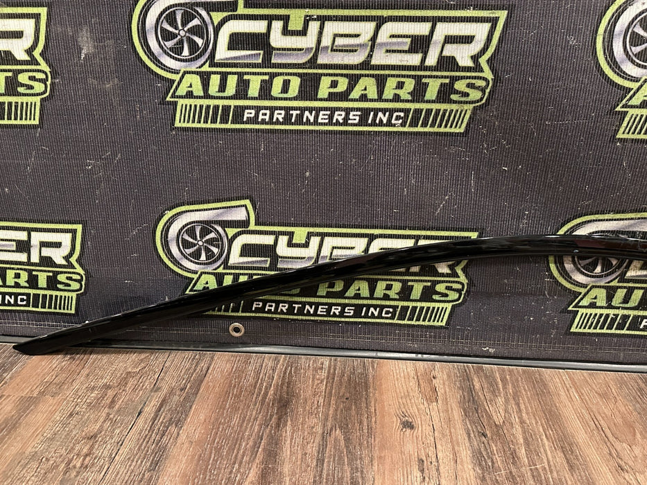 2020 BMW M4 F82 FRONT LEFT DOOR WINDOW FRAME MOULDING OEM