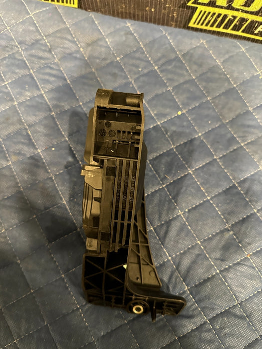 2020 BMW M4 F82 ACCELERATOR GAS PEDAL MODULE OEM 6853175