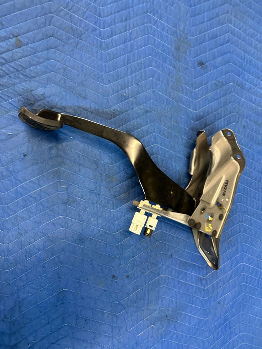 2016 - 2018 NISSAN TITAN XD OEM BRAKE PEDAL OEM 92400 EZ41A