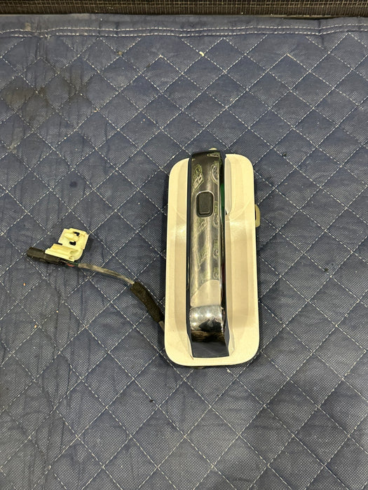 2017-2019 FORD F250 F350 FRONT RIGHT DOOR HANDLE METALLIC WHITE (UG) OEM