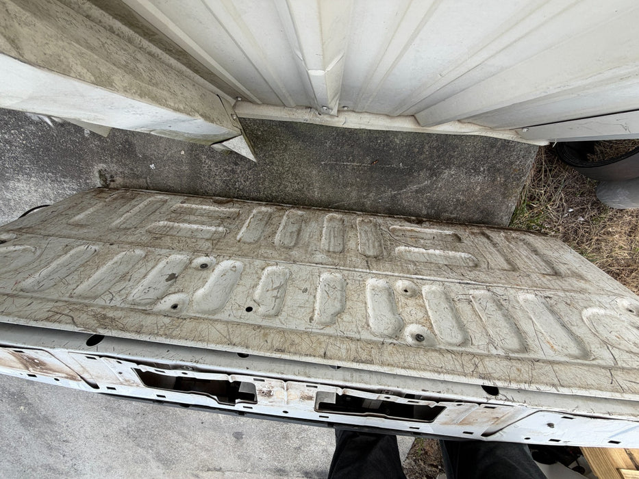 2020 2021 2022 FORD F250 F350 F450 LARIAT TAILGATE OXFORD WHITE OEM *DAMAGE*