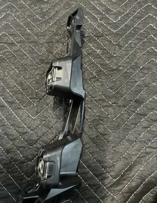 2017 Mercedes C63s AMG W205 REAR RIGHT BUMPER COVER BRACKET OEM 205 885 04 65