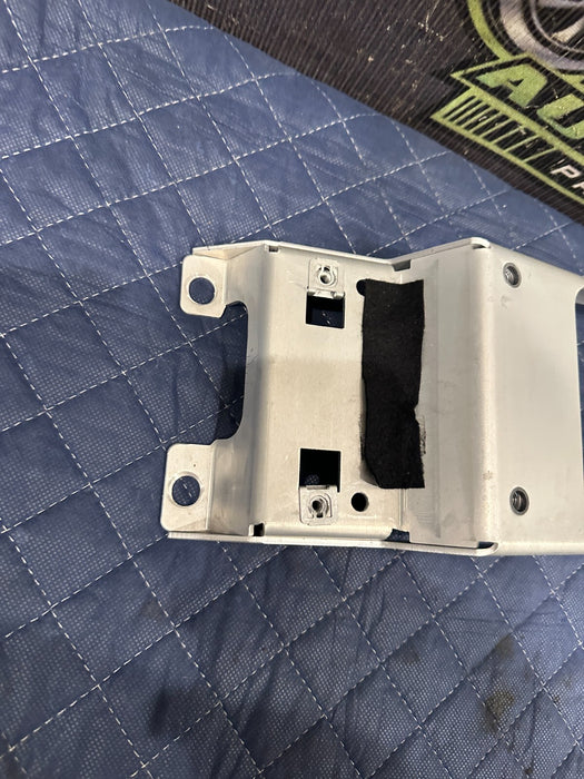 2014 AUDI R8 A/T AUTOMATIC TRANS FLOOR SHIFTER BRACKET MOUNT 420 804 048 OEM