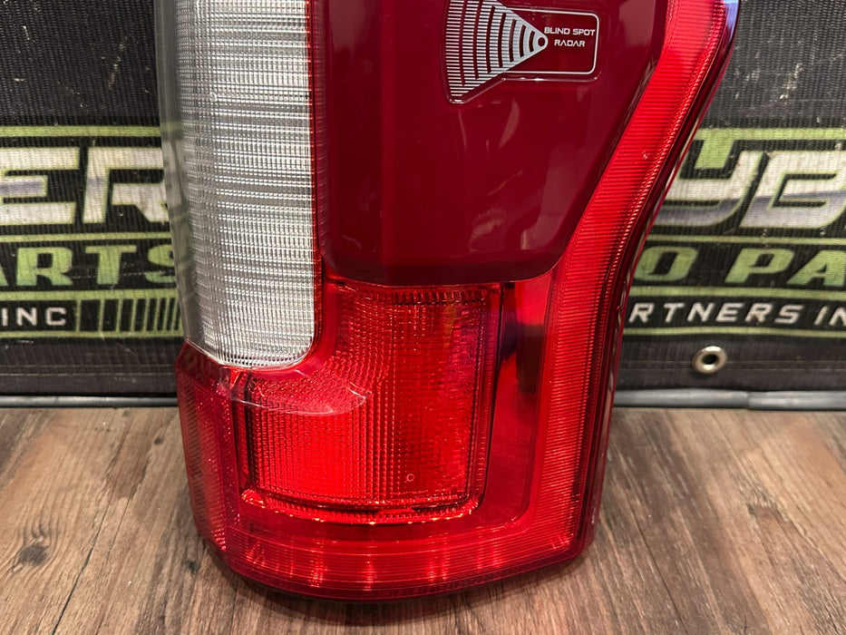 2017-2019 FORD F250 F350 F450 RIGHT LED TAIL LIGHT OEM *CHIPPED/WEAR 6-8*