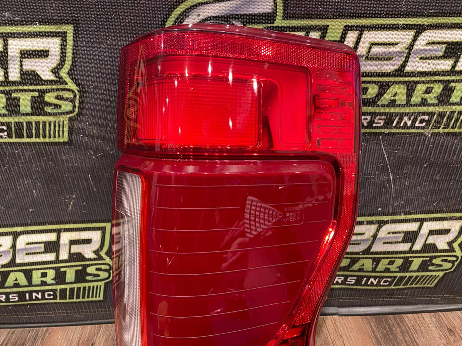 2020-2022 FORD F250 F350 F450 PASSENGER RIGHT LED TAIL LIGHT OEM *MINOR SCUFF*