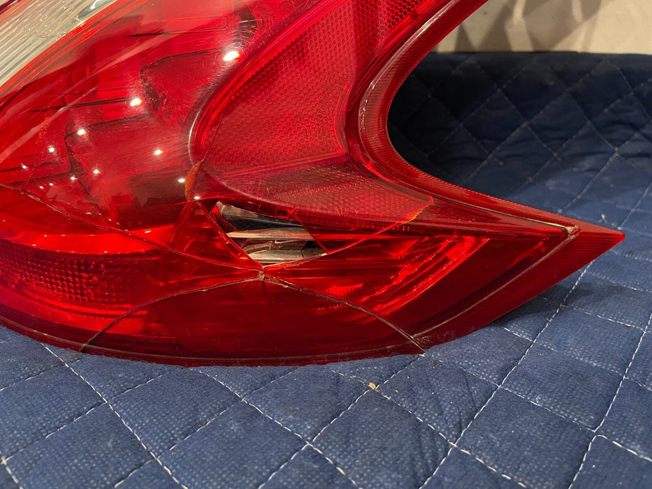 2017 NISSAN 370Z NISMO REAR PASSENGER RIGHT TAIL LIGHT ASSEMBLY OEM *CRACKED*