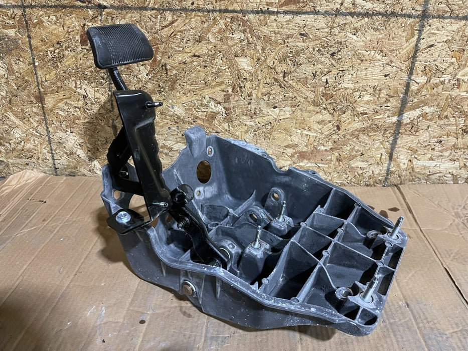 2018 DODGE RAM 3500 LARAMIE 4X4 DIESEL 6.7L BRAKE PEDAL STEERING COLUM BRACKET
