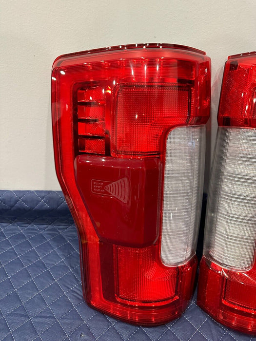 2017 2018 2019 FORD F250 F350 F450 TAIL LIGHT PAIR LH RH LED W/ BLIND SPOT OEM