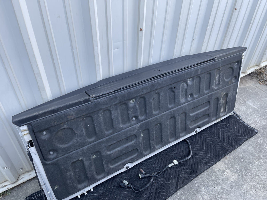 2017 2018 2019 FORD F250 F350 F450 PLATINUM TAILGATE W/ STEP METALLIC WHITE (UG)