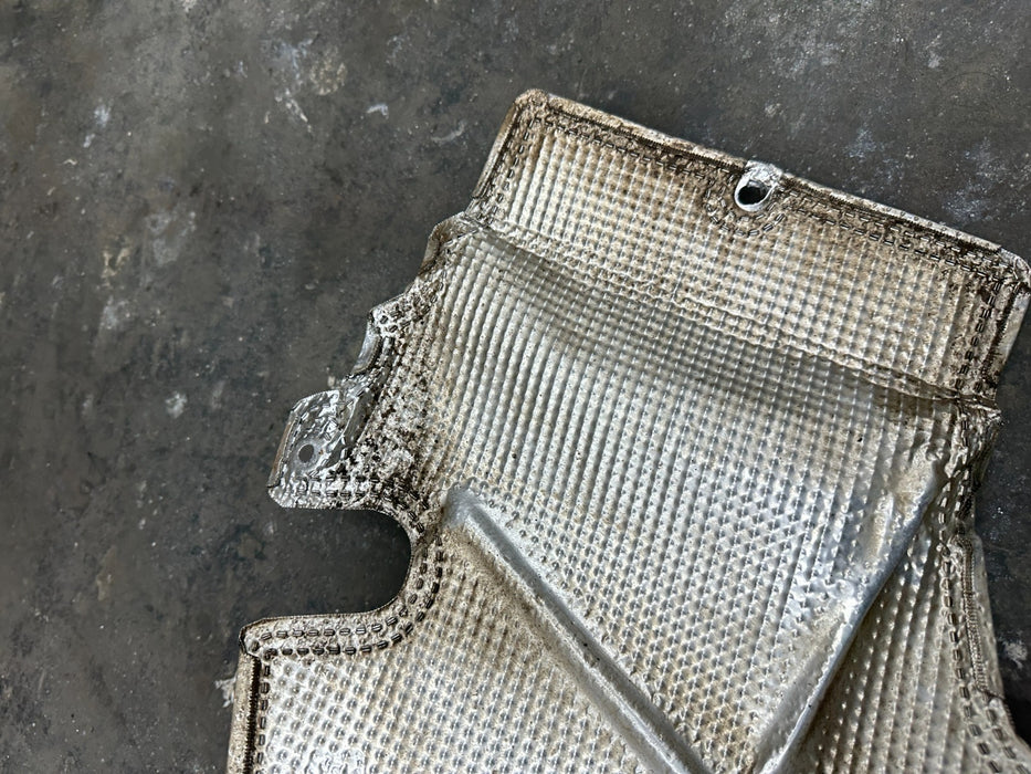 2014 AUDI R8 PASSENGER RIGHT RH REAR LOWER HEAT SHIELD 420 825 742 F OEM