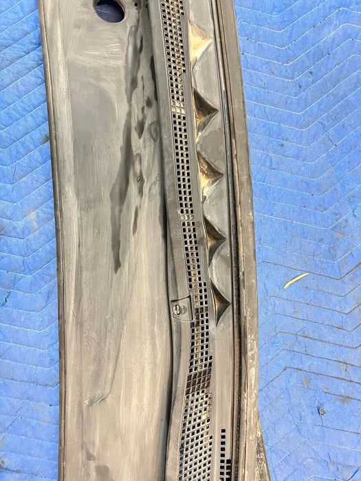 2016 2019 NISSAN TITAN XD OEM WINDSHIEL COWL 66810EZ10B 66810 EZ10B