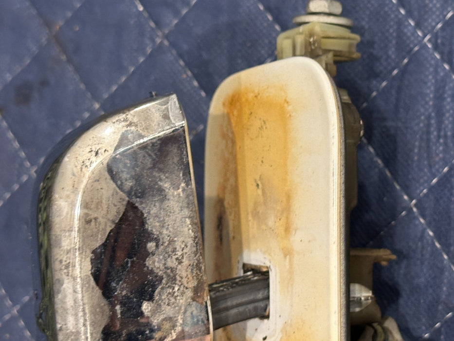 2017-2019 FORD F250 F350 REAR LEFT DOOR HANDLE TRI COAT (UG) OEM *BURN DAMAGE*