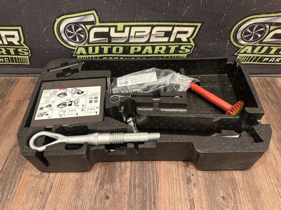 2014 AUDI R8 TOOL JACK CARRIER OEM 420 864 501
