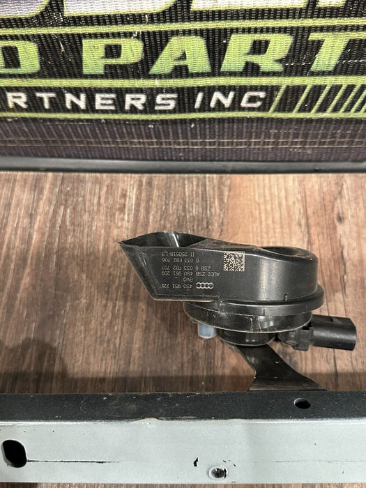 2017-18 AUDI R8 MOUNTING BRACKET W LEFT RIGHT HORN ASSEMBLY OEM