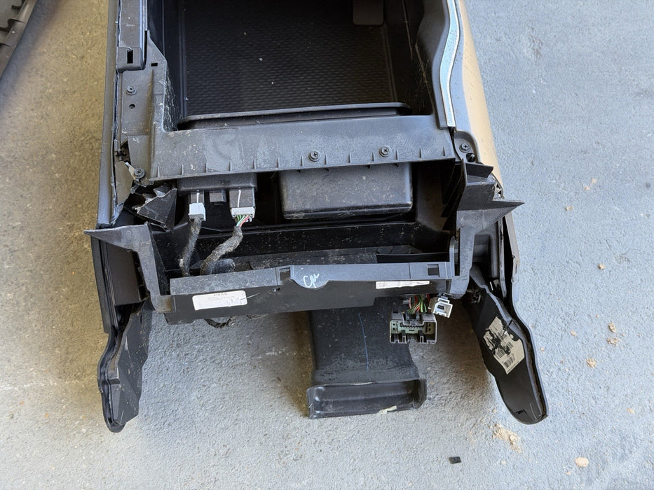 2024 RAM 3500 LARAMIE CENTER CONSOLE BLACK LEATHER *DAMAGE*