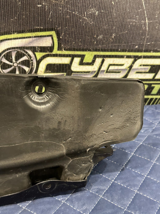 2014 AUDI R8 OEM RIGHT PASSENGER FENDER GARNISH PANEL TRIM W/ BRACKET & FOAM