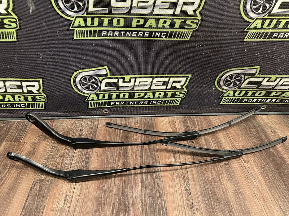 2020 BMW M4 F82 FRONT LEFT RIGHT WINDSHELD WIPER ARMS PAIR OEM