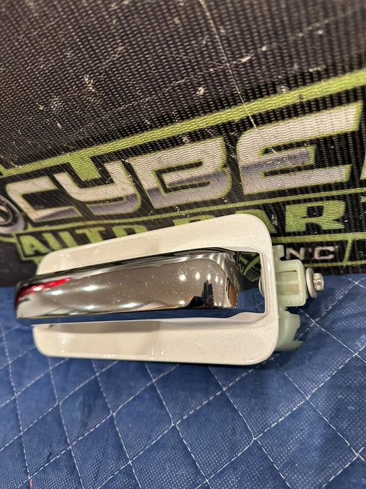 2017-2019 FORD F250 F350 F450 REAR RIGHT WHITE W/ CHROME DOOR HANDLE OEM