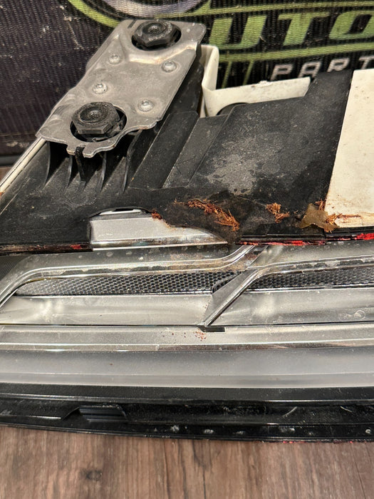 2017 AUDI R8 RIGHT LED TAIL LIGHT OEM *DAMAGED LENS*