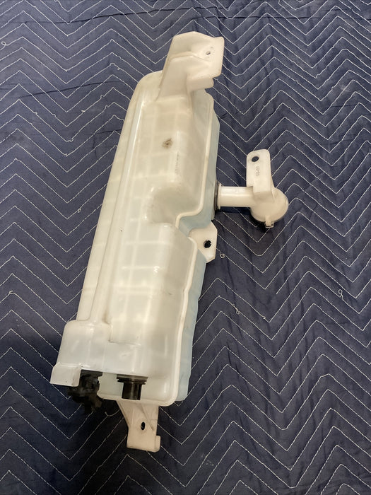 2016-2019 NISSAN TITAN XD 5.0 CUMMINS DIESEL WINDSHIELD WASHER TANK OEM