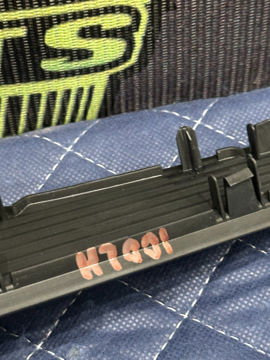 2018 AUDI R8 SPYDER DRIVER LEFT DOOR SPEAKER GRILLE 4S0 035 409 A 4S0035409