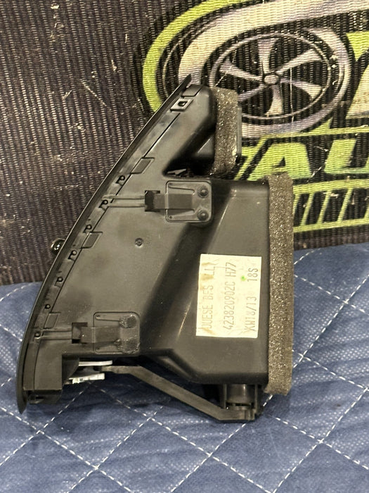 2014 AUDI R8 FRONT RIGHT PASSENGER DASH DASHBOARD HVAC AIR VENT OEM 423 820 902