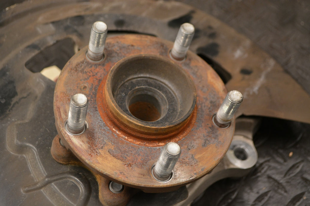 2011 INFINITI G37 FRONT LEFT SPINDLE KNUCKLE HUB AKEBONO 50K MILES OEM 08-15 RWD