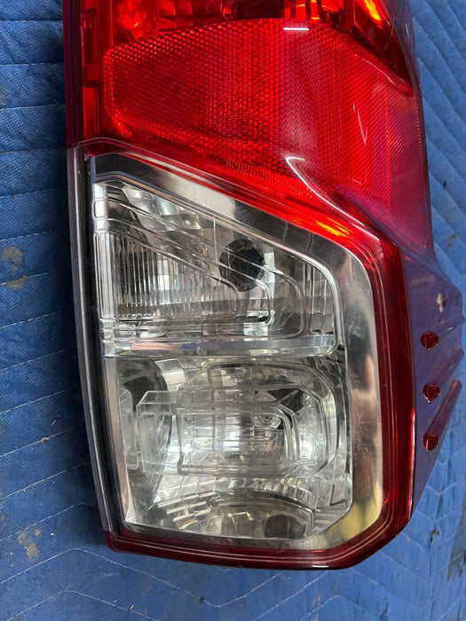 2016 2019 NISSAN TITAN XD DRIVER LEFT HALOGEN TAIL LIGHT 26555 EZ21D OEM