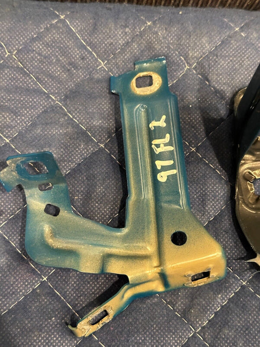 2015-2020 BMW M4 F82 FRONT LEFT FENDER MOUNTING BRACKETS (3) 41 35 8 055 703