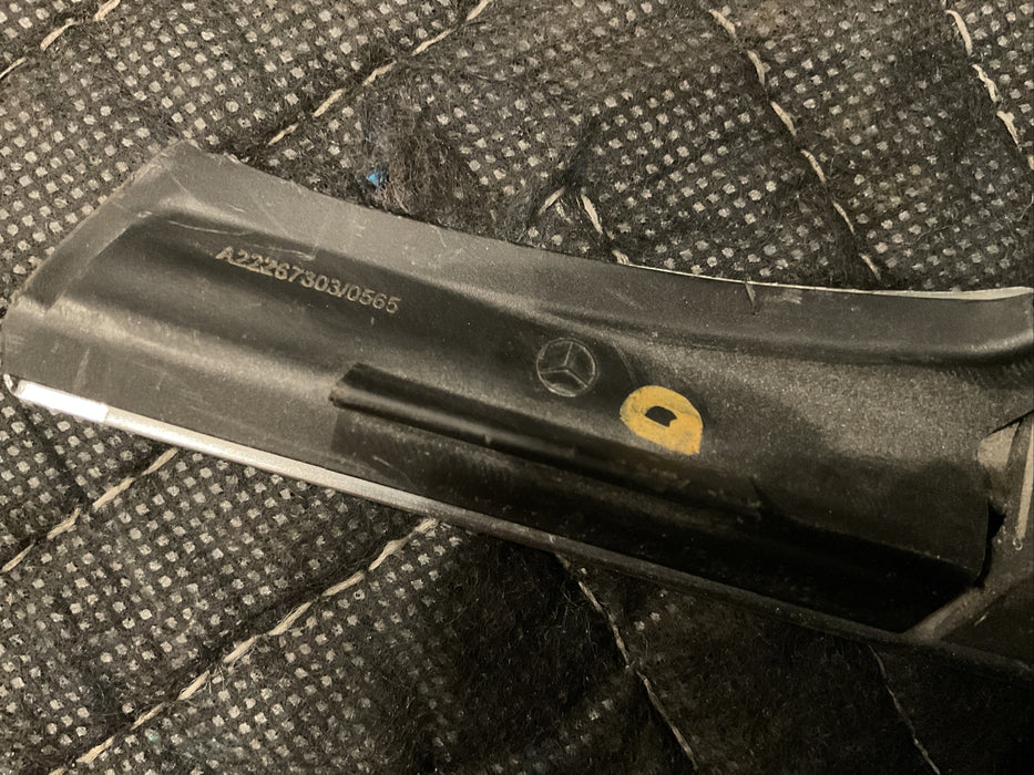 2014 MERCEDES S550 REAR LH DRIVER DOOR WINDOW BELT MOLDING OEM~MINOR SCRATCHES~