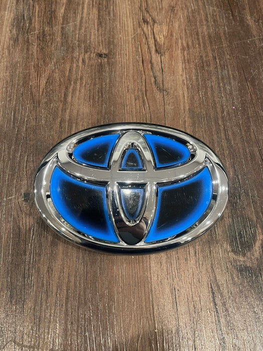 2014 TOYOTA PRIUS V FRONT BUMPER GRILLE W CHROME & EMBLEM OEM