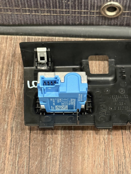 2024 BMW M3 M4 G80 G82 CENTER CONSOLE USB PORT
