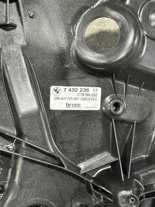 2024 BMW M3 M4 G80 G82 REAR RIGHT DOOR WINDOW REGULATOR PANEL OEM 743223617