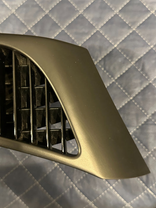 2014 AUDI R8 FRONT DRIVER LEFT DASH DASHBOARD HVAC AIR VENT OEM 423 820 901 A