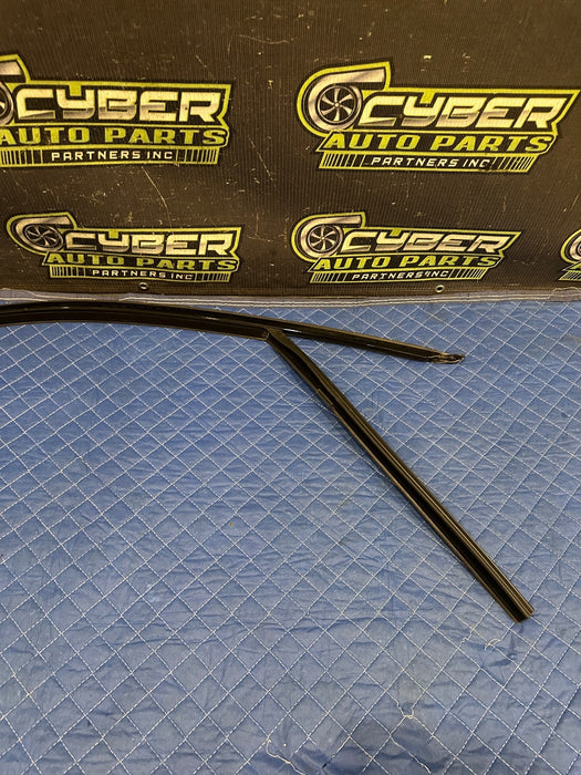 2024 BMW M3 M4 G80 G82 FRONT RIGHT DOOR SEAL OEM 7407403