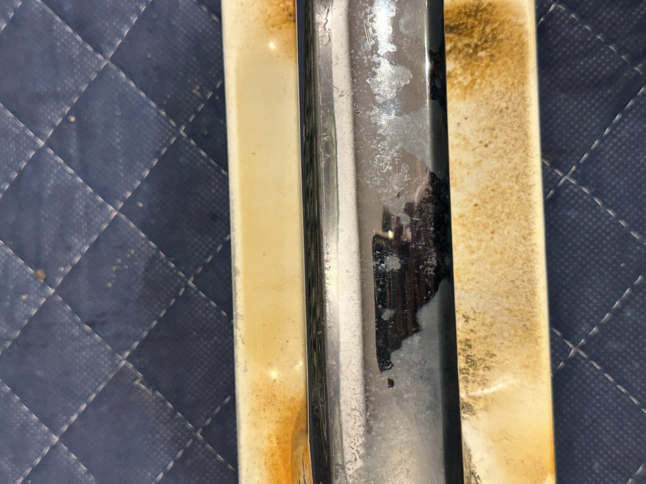 2017-2019 FORD F250 F350 FRONT RIGHT DOOR HANDLE TRI COAT (UG) OEM *BURN DAMAGE*