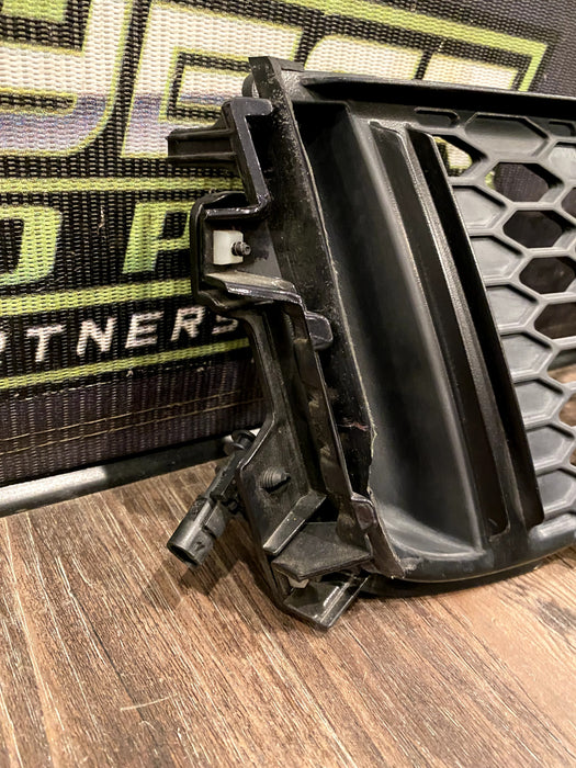 2017 2018 AUDI R8 PLUS REAR LEFT BUMPER GRILLE VENT OEM