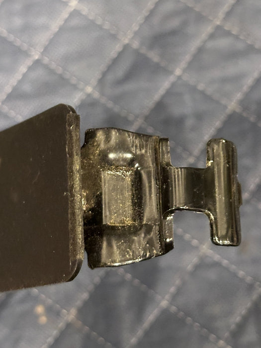 2017 FORD F250 F350 F450 LARIAT RIGHT SEATBELT ADJUSTER BRACKET BLACK ~WEAR ~