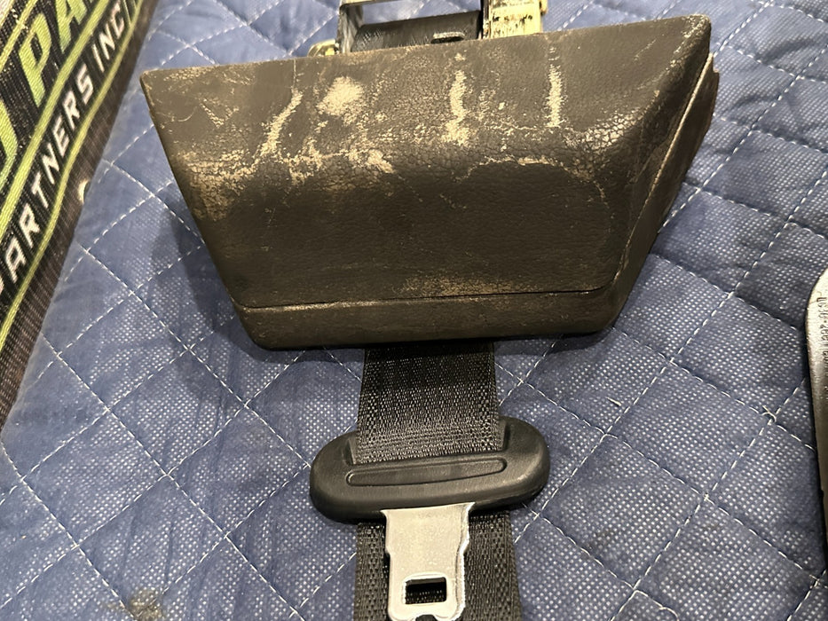 2017-2019 FORD F250 F350 F450 XLT REAR MIDDLE CENTER SEAT BELT SEATBELT OEM WEAR