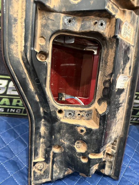 2017- 2019 FORD F250 F350 F450 PASSENGER RIGHT LED TAIL LIGHT OEM *PARTS ONLY*