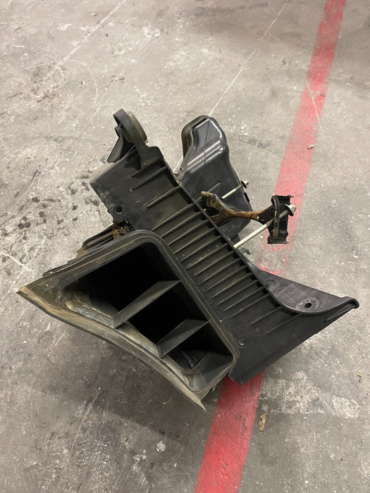 2017-2019 FORD F250 F350 F450 BATTERY HOLDER TRAY W/ AIR DUCK OEM 2017-2019
