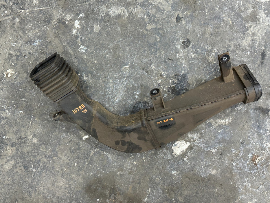 2014 AUDI R8 OEM RIGHT CENTRE INTAKE AIR DUCT 420129928 420 129 928