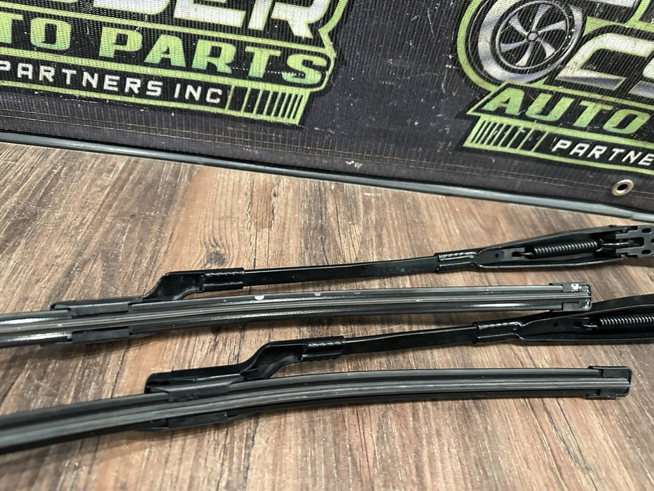 2021 AUDI R8 FRONT LEFT RIGHT WINDSHIELD WIPER PAIR OEM