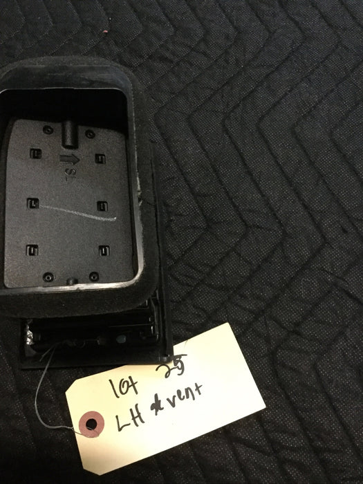 2016 NISSAN TITAN XD DRIVER CENTER AIR VENT PANEL Lot 25