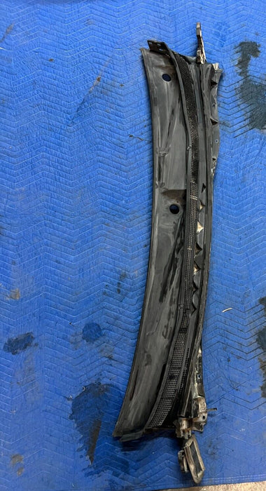 2016 2019 NISSAN TITAN XD OEM WINDSHIEL COWL 66810EZ10B 66810 EZ10B