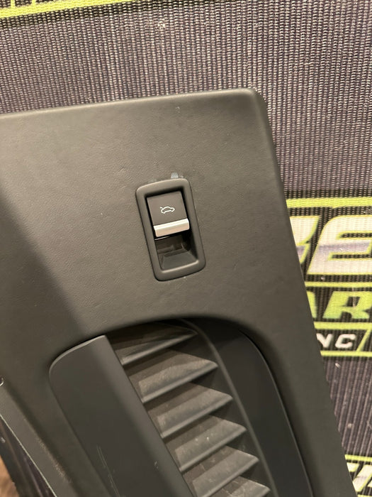 2018 AUDI R8 SPYDER LEFT PILLAR TRIM COVER PANEL W/ SIDE VENTS 4S7 867 035 E 25D